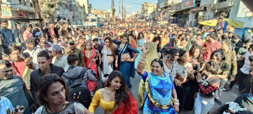 Eunuchs came out of the main roads dancing and singing, offered a crown to Maa Jageshwari