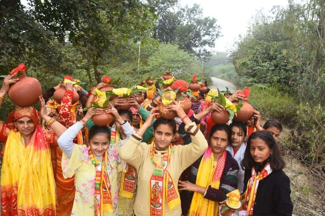 पोथी पूजन और कलश को आकर्षक ढंग से सजाया गया था 