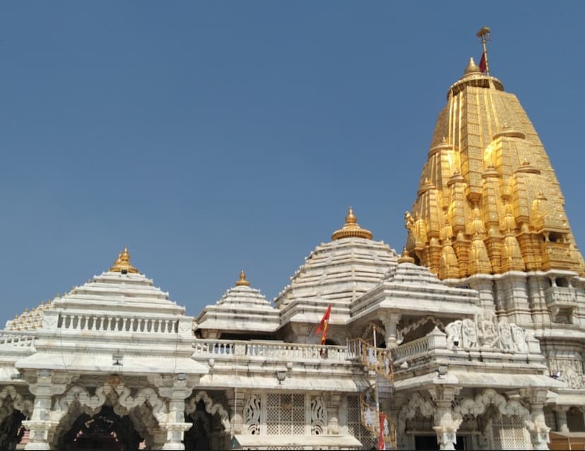 Ambaji Temple: अंबाजी मंदिर में फिर से मिलेगा मोहनथाल का प्रसाद, साथ में चिक्की का विकल्प भी