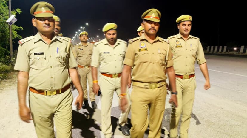 KANPUR DEHAT एसपी की अनूठी पहल, पुलिसकर्मियों से बोले 