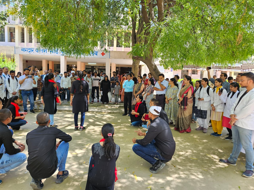 मेरठ LLRM के MBBS छात्रों ने नुक्कड नाटक से दिया 'स्वास्थ्य सबके लिए का संदेश', देखें वीडियो