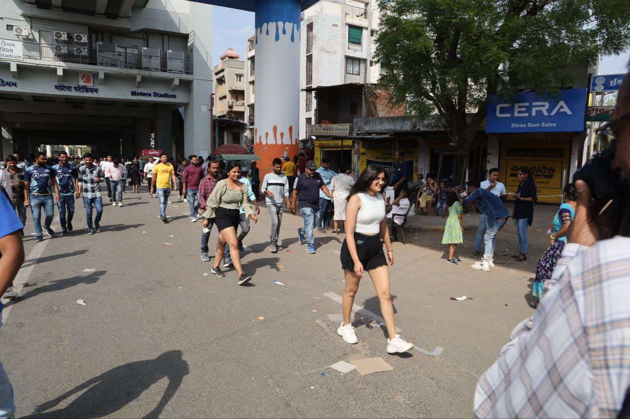 Crowd of fans came to watch the match in Gujarat