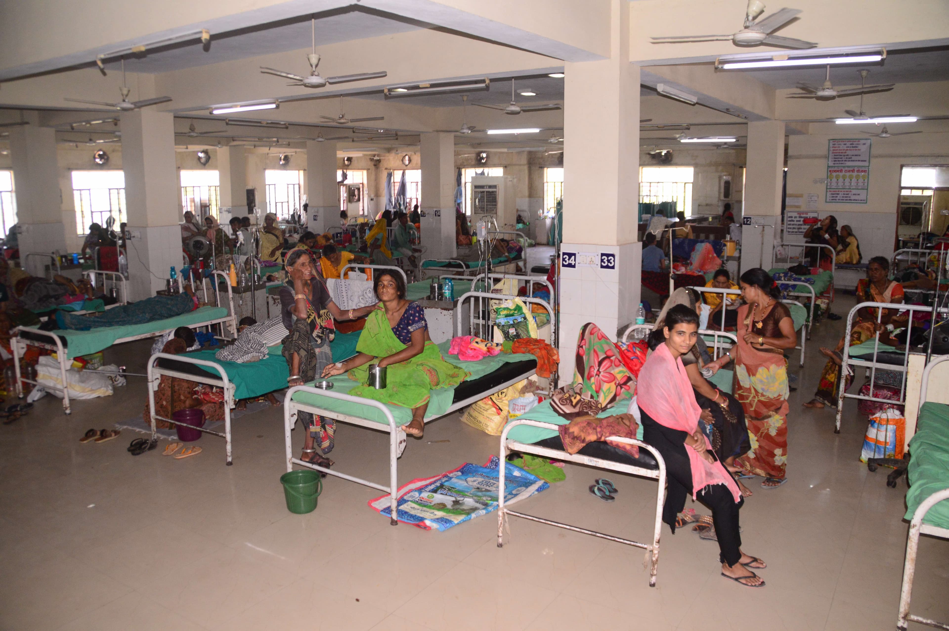 If you want to see the condition of the hospitals in Jhalawar, then see this photo gallery