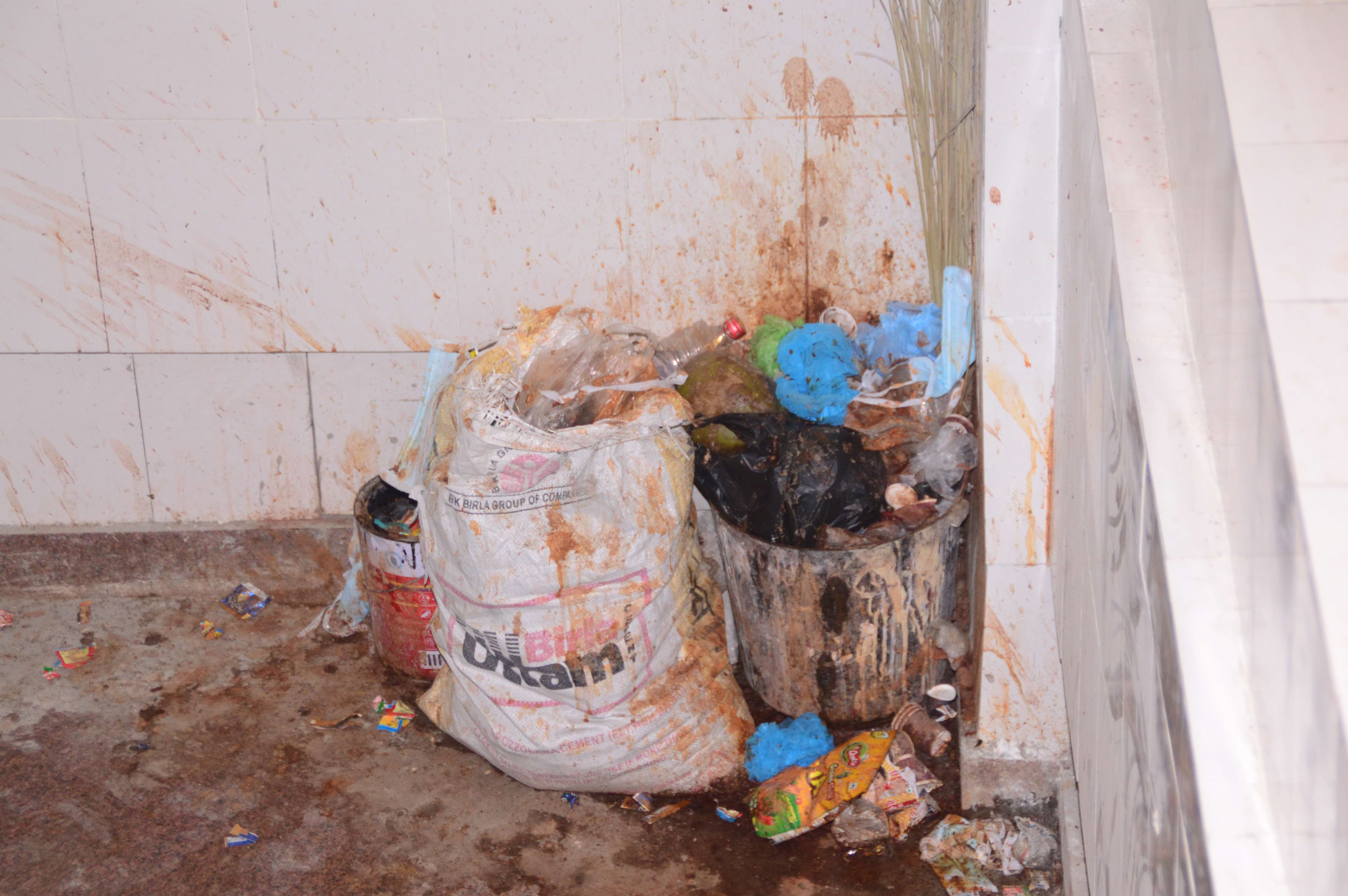 If you want to see the condition of the hospitals in Jhalawar, then see this photo gallery