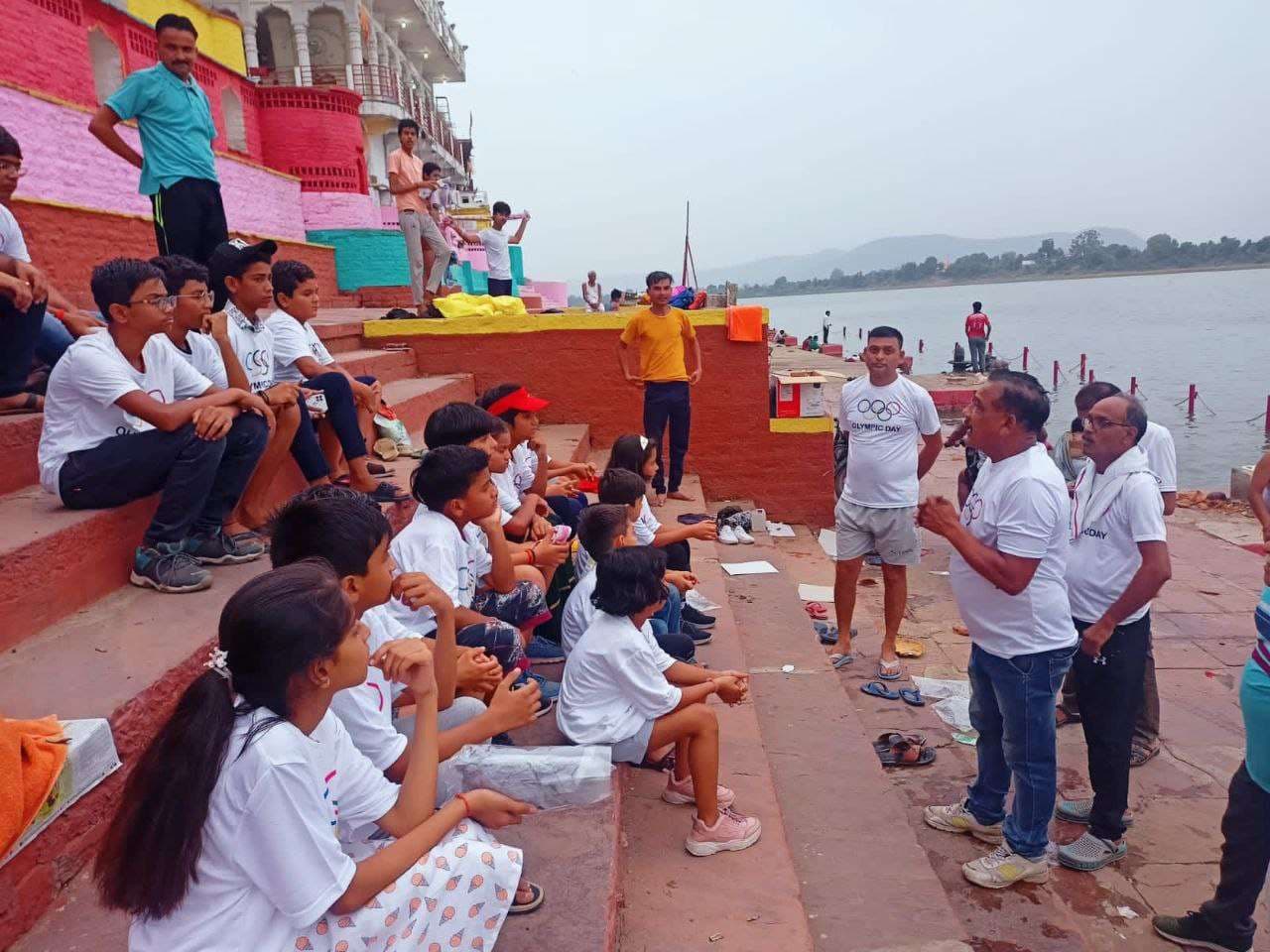 जिला ट्रायथलान संघ एवं नर्मदा युवा संस्था ने उल्लास पूर्वक सेठानी घाट पर ओलंपिक डे मनाया