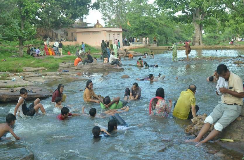 पिकनिक स्पॉट गुलजार, मौज-मस्ती कर बिताया दिन...देखिए तस्वीरें