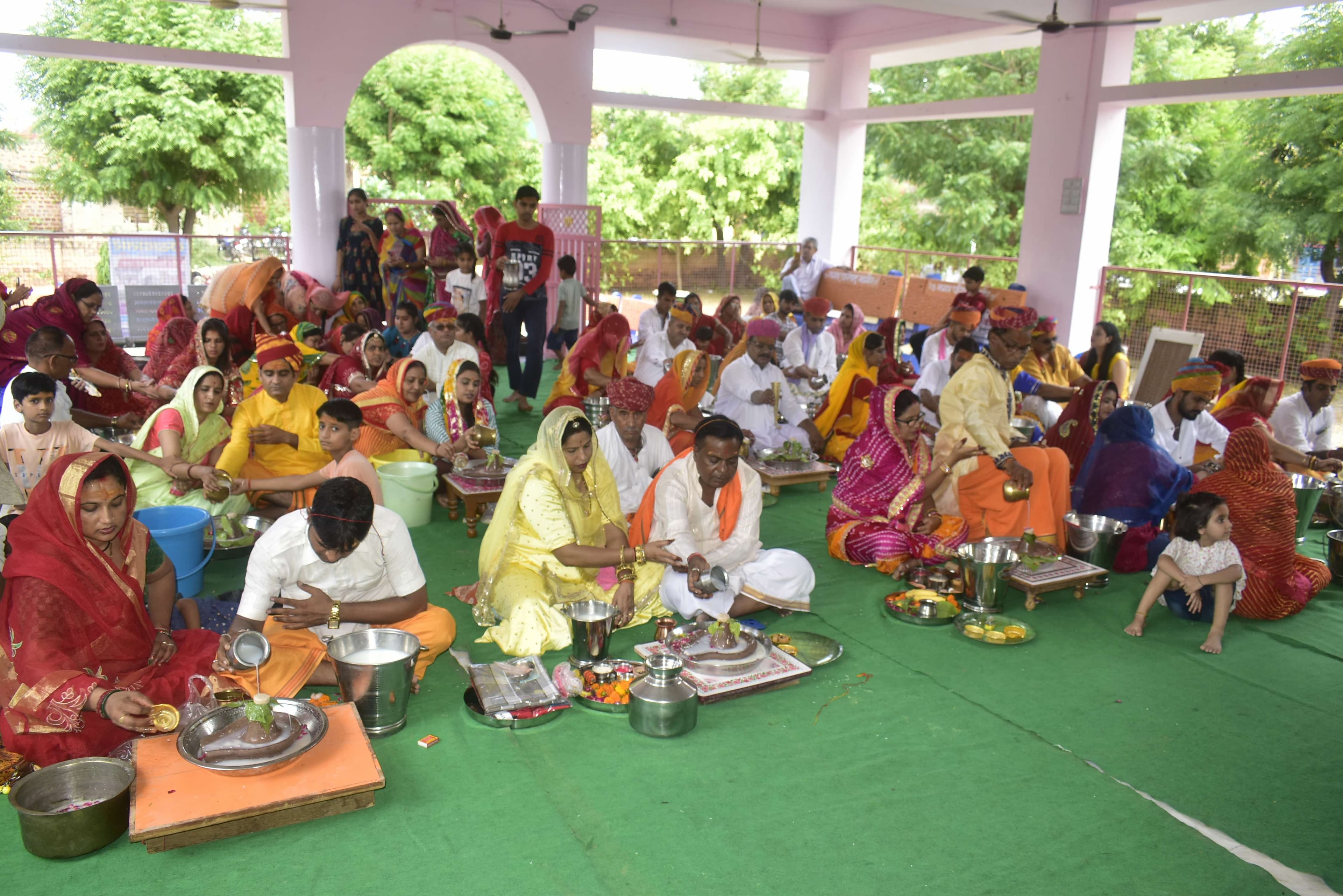 विश्वेश्वर महादेव मंदिर में रुद्राभिषेक