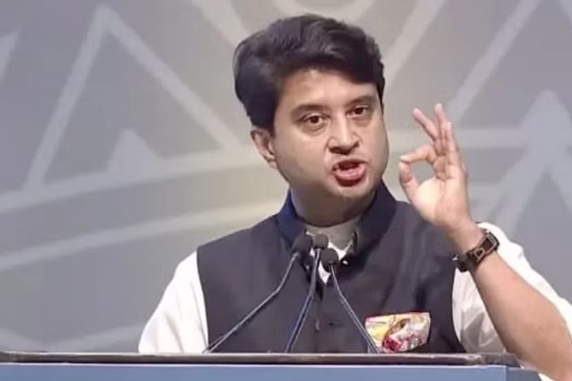 Jyotiraditya Scindia Attack on Rahul Gandhi