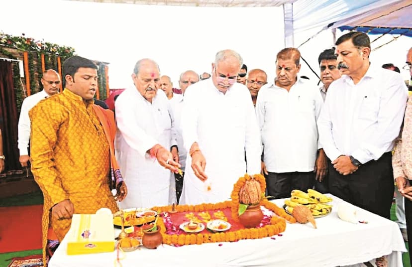 Baghel laid the foundation stone of commercial hub