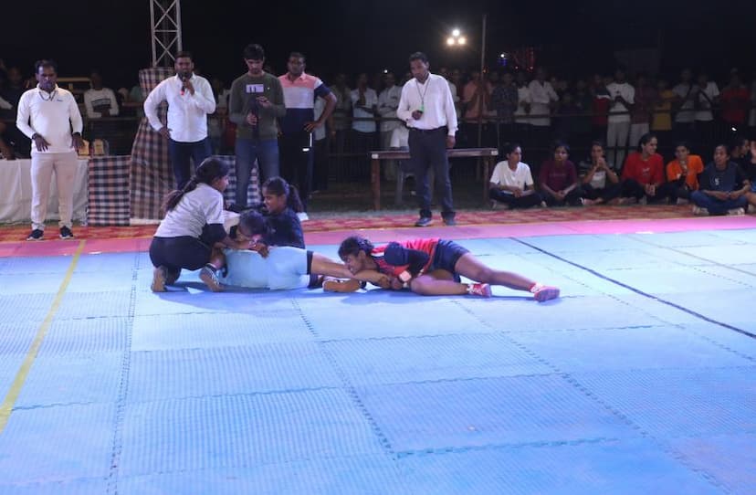 players_playing_kabaddi_match_in_daulatpura.jpg