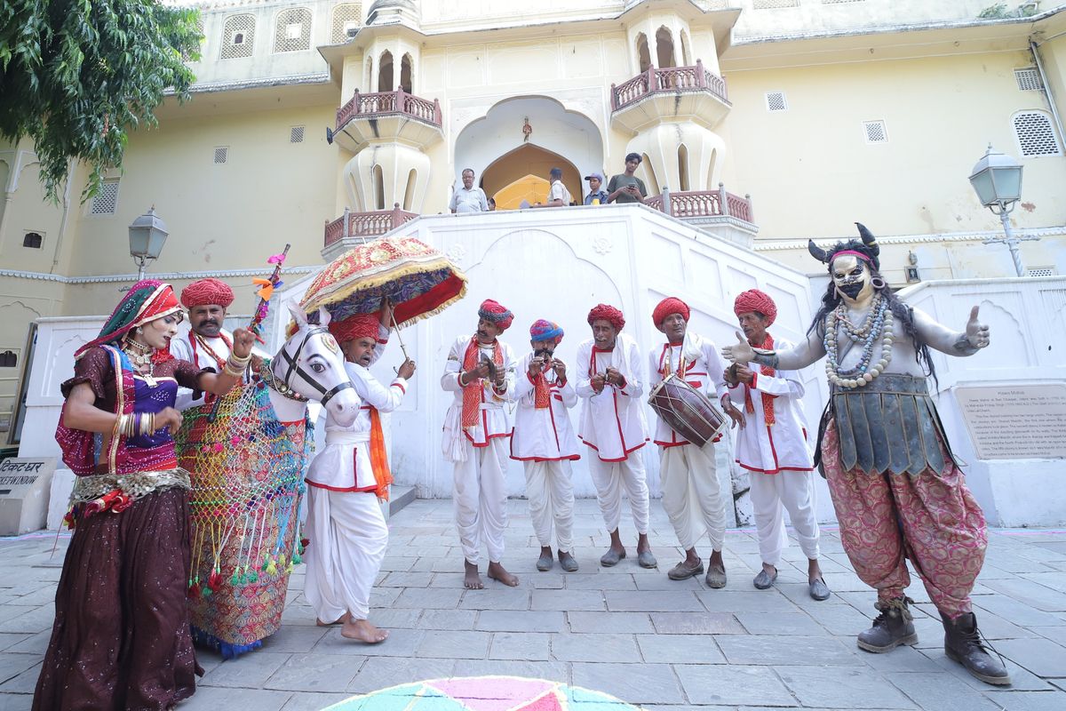 पर्यटन स्थलों पर फ्री एंट्री, राजस्थानी लोक संस्कृति से रूबरू हो रहे पर्यटक