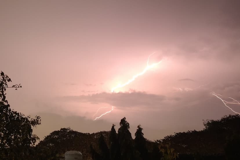 mumbai_rain_lightning.jpg