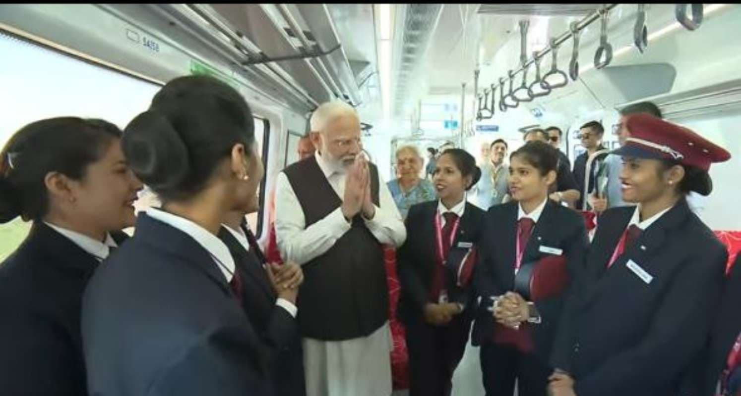 Prime Minister Narendra Modi traveled in RapidX train