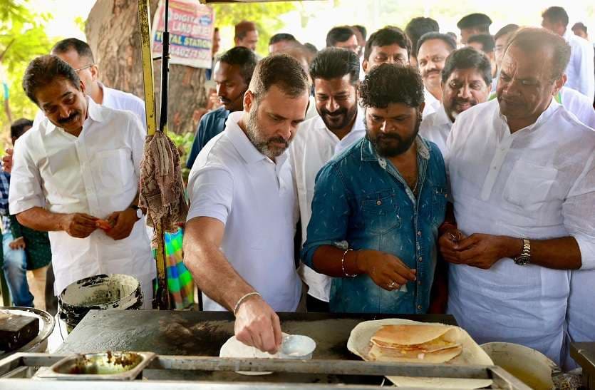 जगतियाल. तेलंगाना में कांग्रेस पार्टी की ‘विजयभेरी यात्रा’ चल रही है। इसमें कांग्रेस नेता राहुल गांधी भी शामिल है।