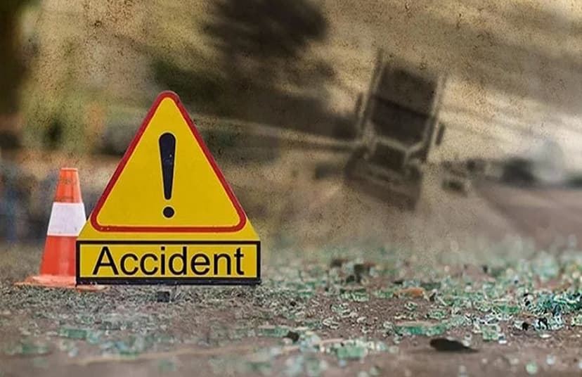 Road Accident: ट्रक ने सड़क किनारे बैठे युवक को चपेट में लिया, हो गई मौत, 2 दिन पहले ही बना था पिता