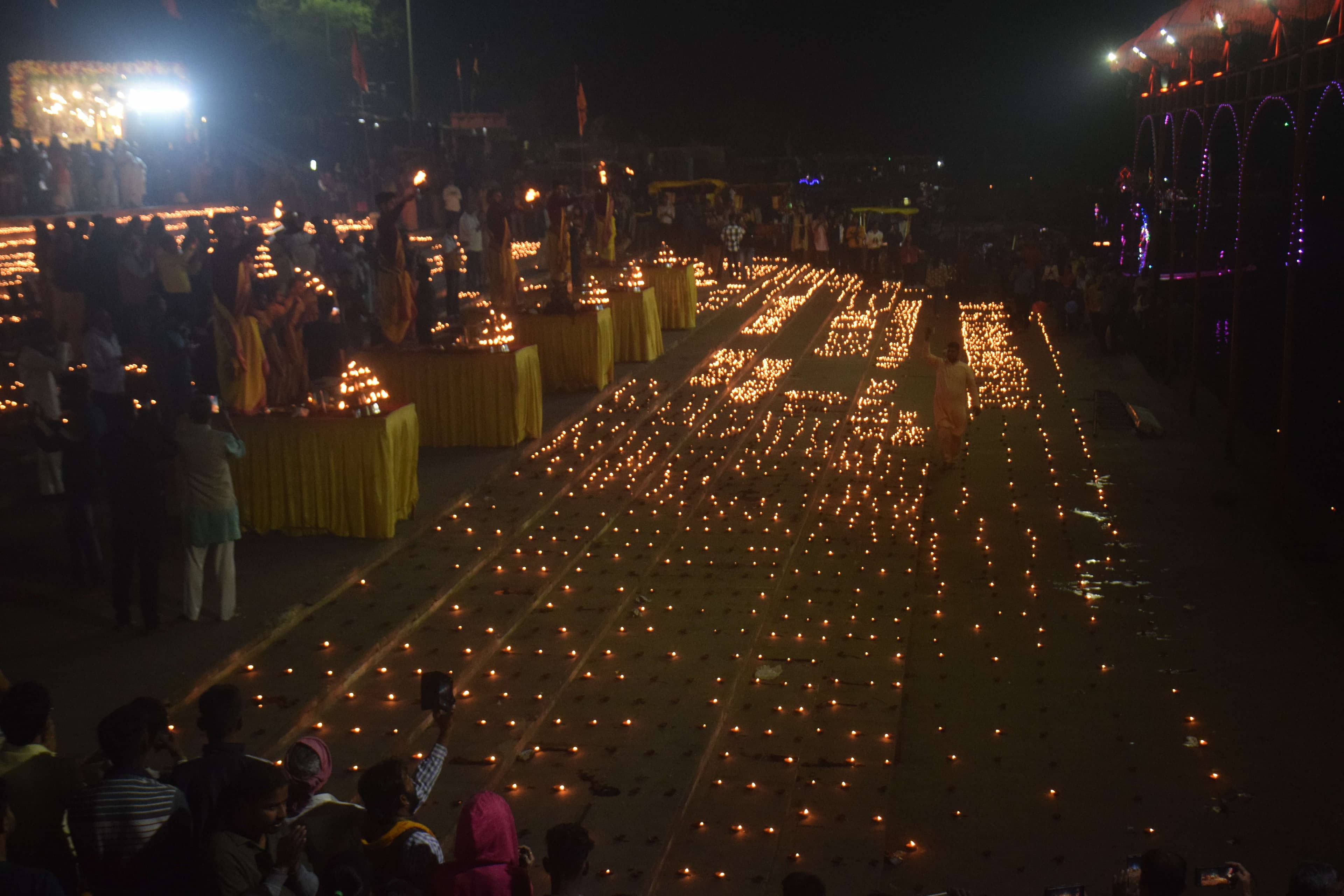 दीपो से चमका नर्मदा तट  