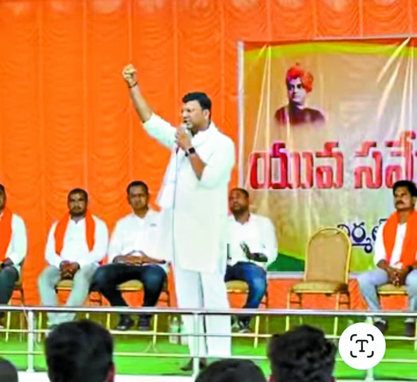 इंदौर के भाजपा नेता पहुंचे तेलंगाना, दे रहे जीत का मंत्र