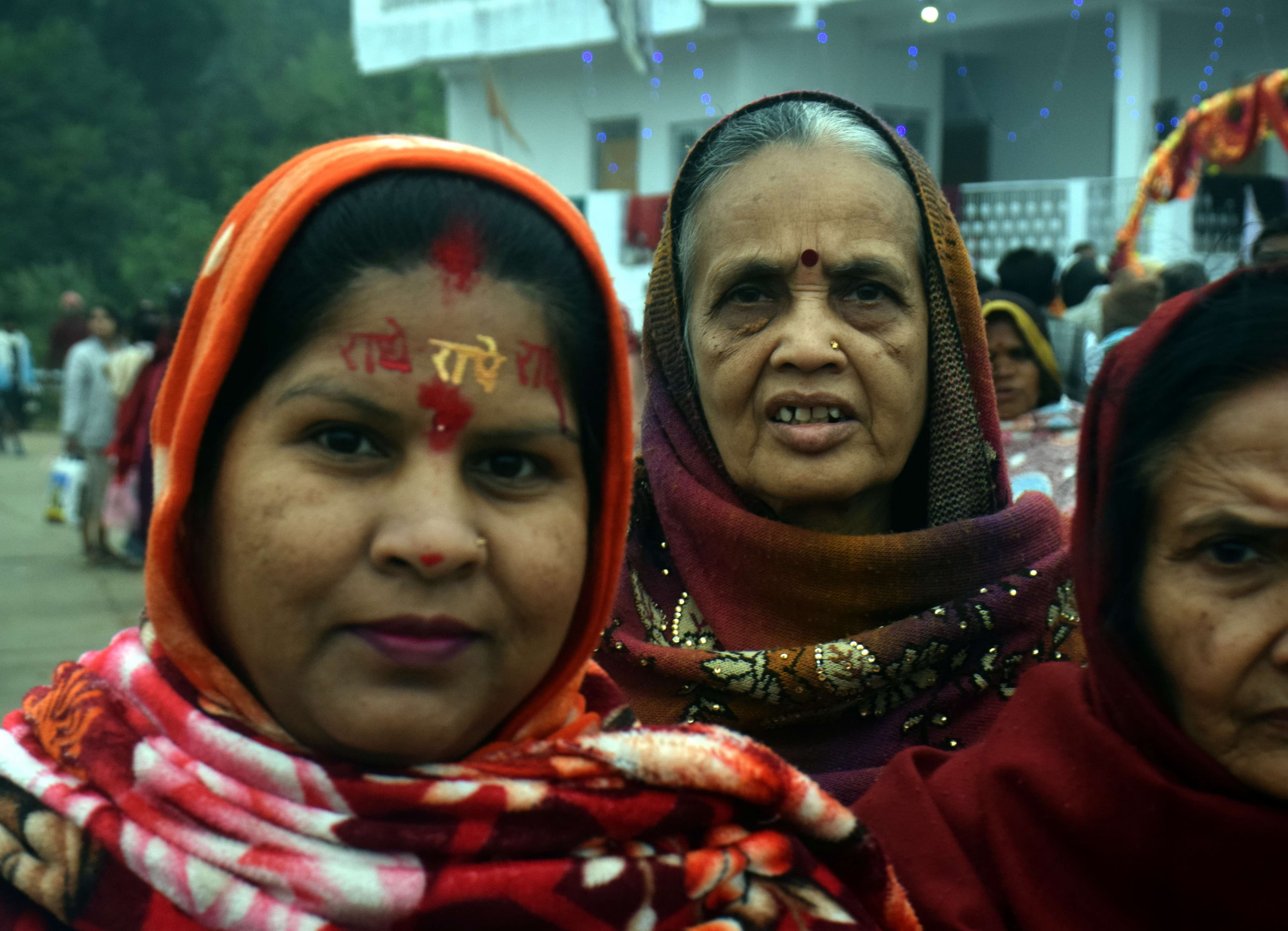 पॅचकोषी यात्रा मे हजारो श्रद्वालू   