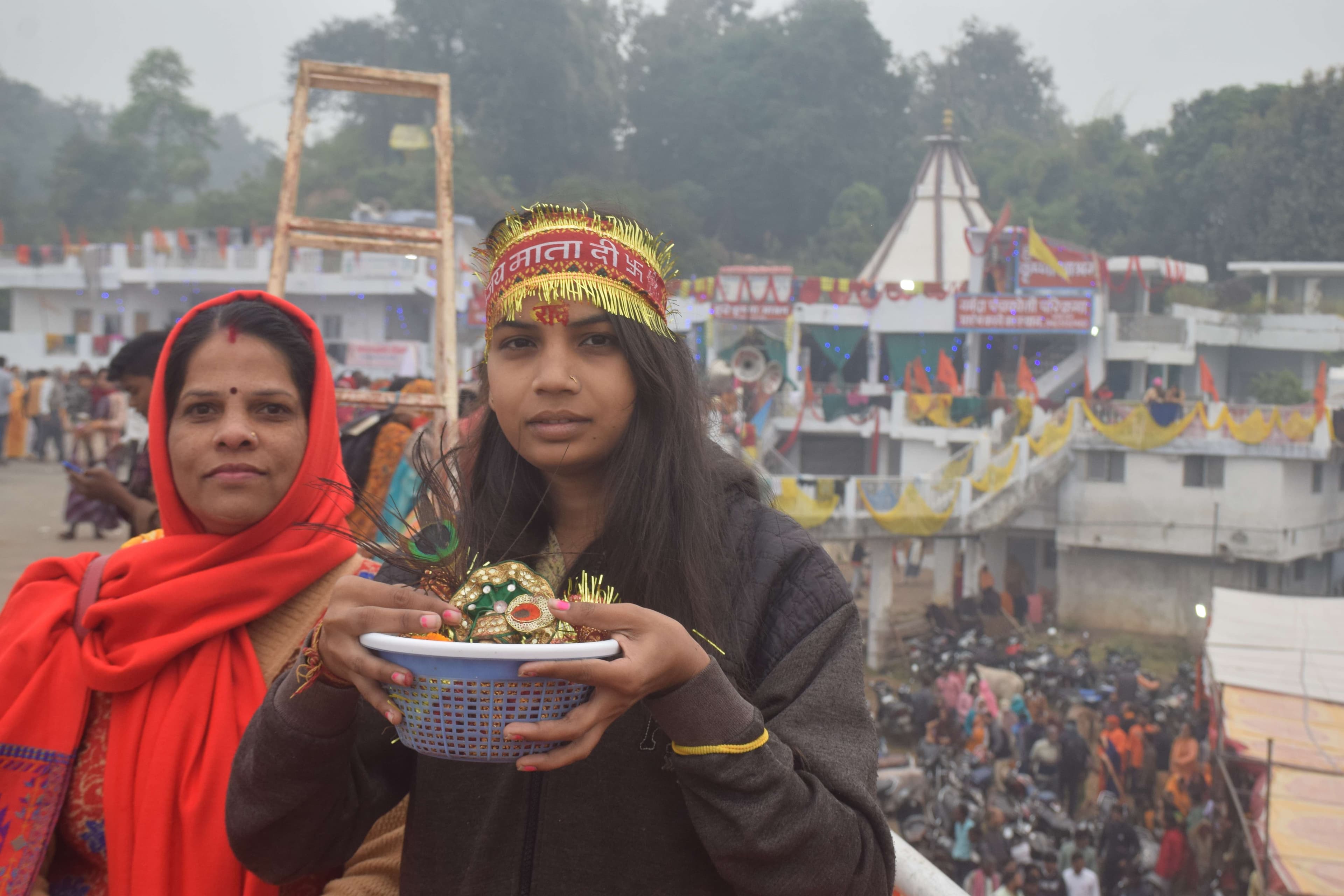 पॅचकोषी यात्रा मे हजारो श्रद्वालू   