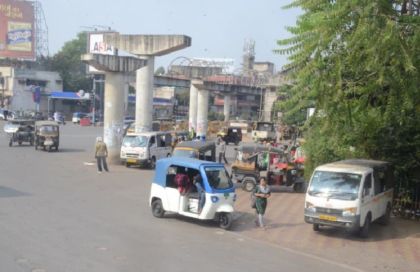 सड़कों पर ऑटो चालकों की मनमानी, अवैध स्टैंड से भी राहगीर परेशान