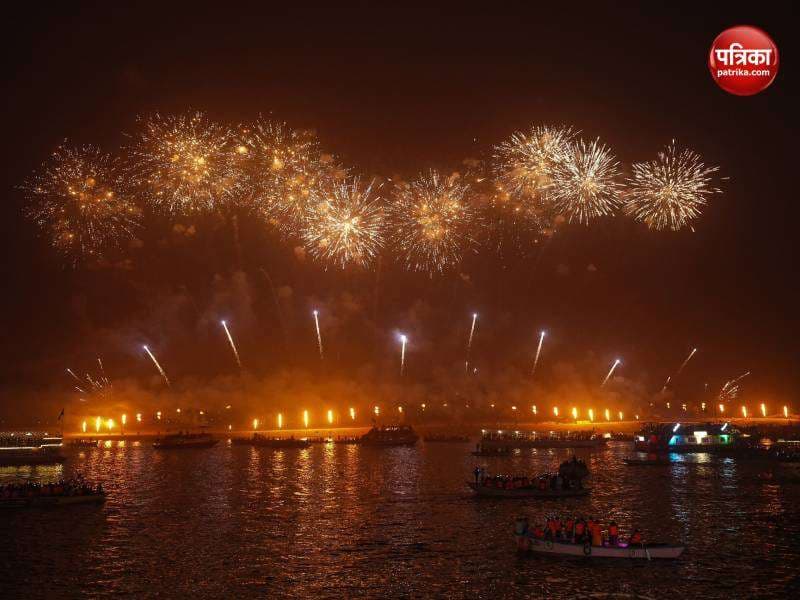 varanasi_dev_diwali_green_atishbaji4.jpg