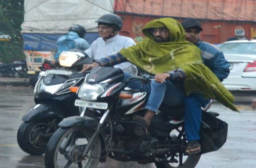  गिरी सीजन की पहली मावठ : घरों में दुबके लोग, शादियों में पड़ा खलल, घरों व दुकानों के बाहर अलाव जले