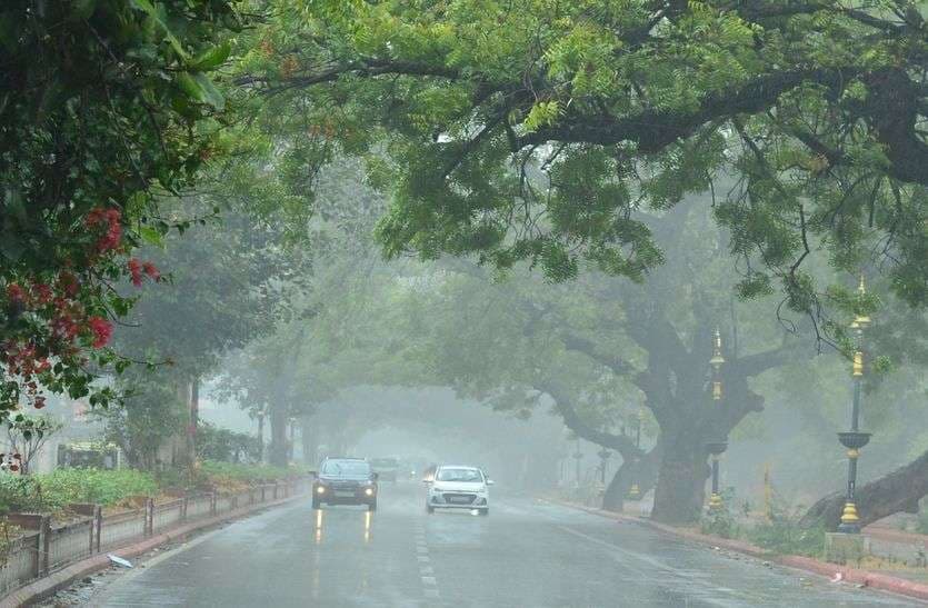  गिरी सीजन की पहली मावठ : घरों में दुबके लोग, शादियों में पड़ा खलल, घरों व दुकानों के बाहर अलाव जले