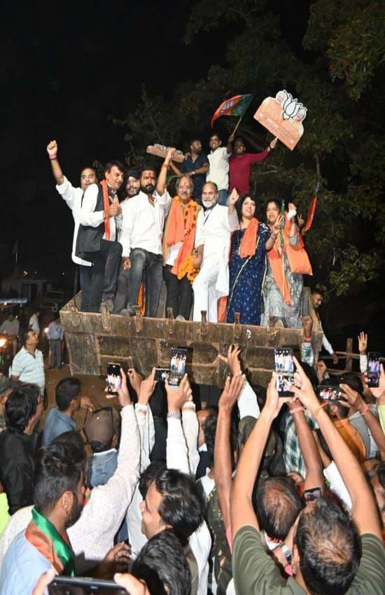 द​​क्षिण प्रत्याशी बृजमोहन अग्रवाल ने रामसुन्दर दास को 67719 वोटों से जीत दर्ज कर अपना ही सबसे अ​धिक मतों से जीतने का रिकॉर्ड तोड़ दिया।