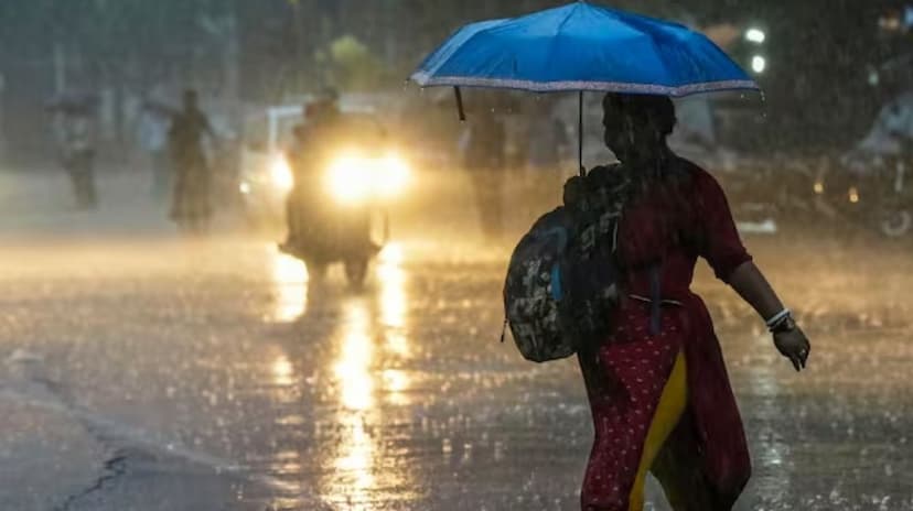  imd alert Heavy rain expected in Chhattisgarh, Odisha, Jharkhand, South Bihar and Gangetic West Bengal 15 trains canceled due to Cyclone Michong