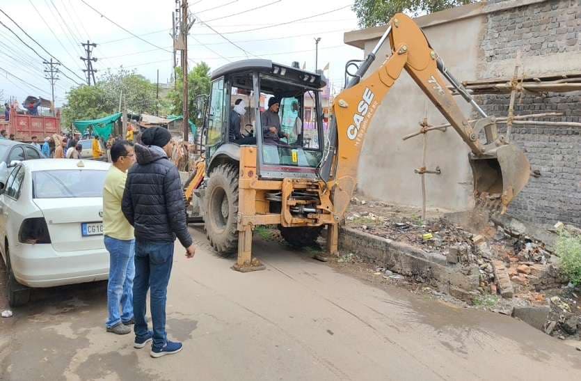 bulldozer action in raipur