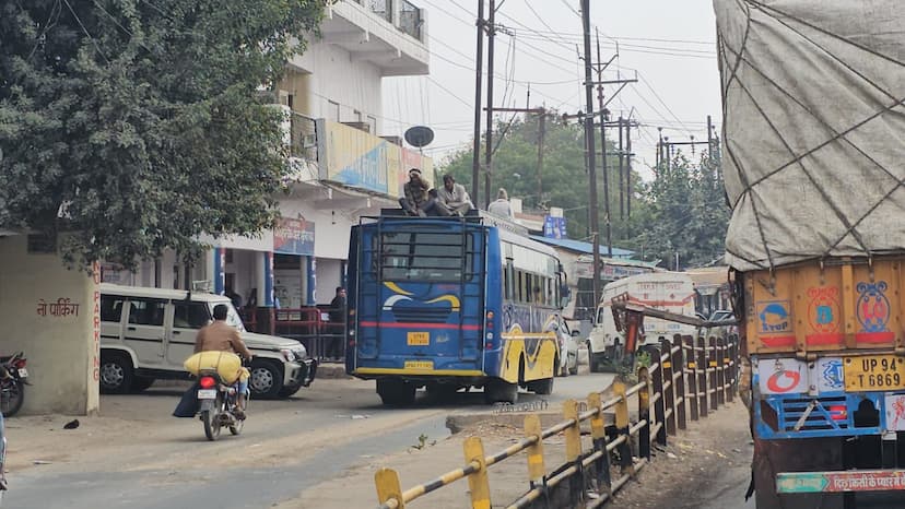 हादसे का सफर: शहर से ही दौड़ रहीं ओवरलोड बसें, नहीं हो रही कार्रवाई