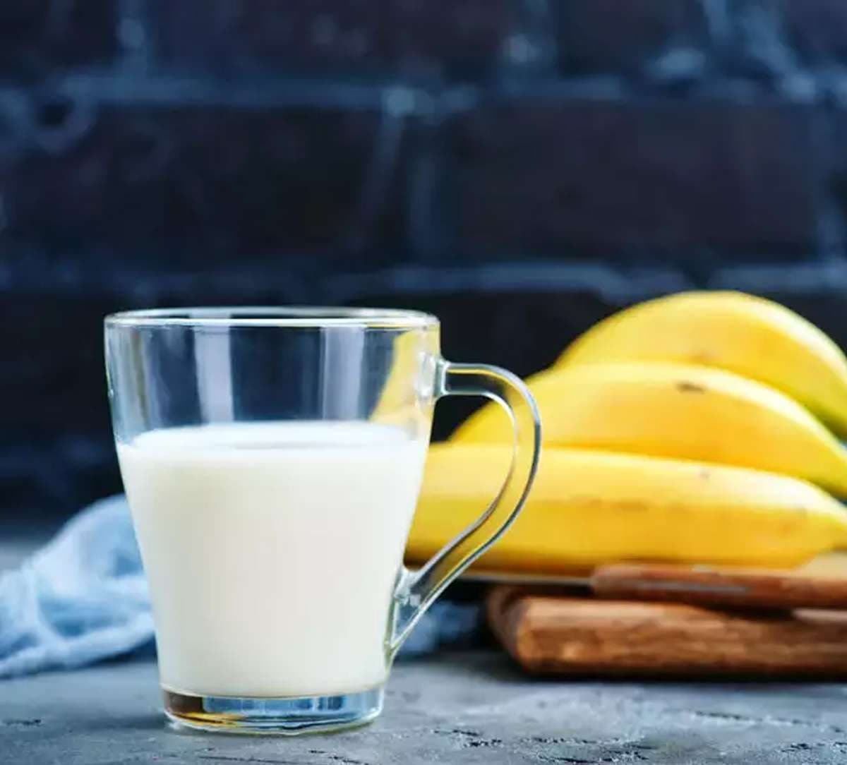 banana-and-milk-for-weight.jpg