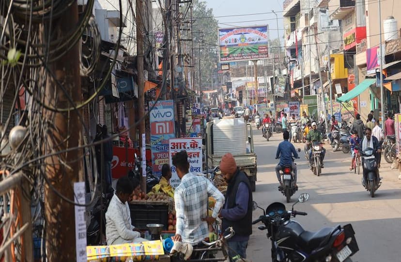 Encroachment on every road of the city, how to get footpath for walking