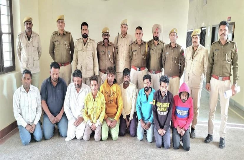 पुलिस ने अलसुबह की छापेमारी: 118 स्थानों पर दबिश देकर हार्डकोर अपराधियों की धरपकड़