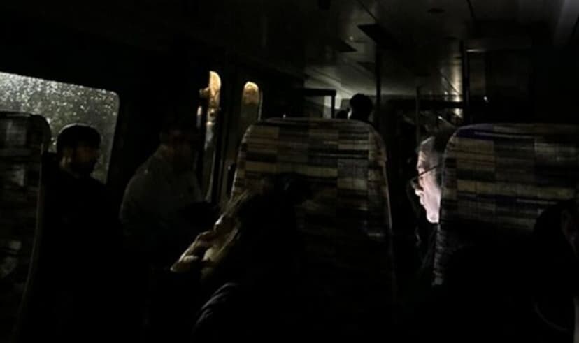 blackout_in_elizabeth_line_train.jpg