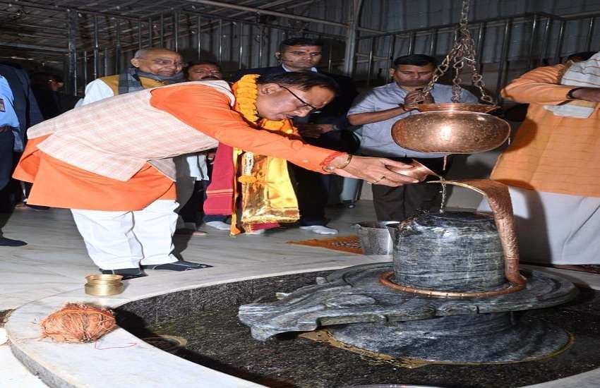 मुख्यमंत्री विष्णुदेव साय रायपुर के राम मंदिर में पूजा-अर्चना कर दिन की शुरुआत 