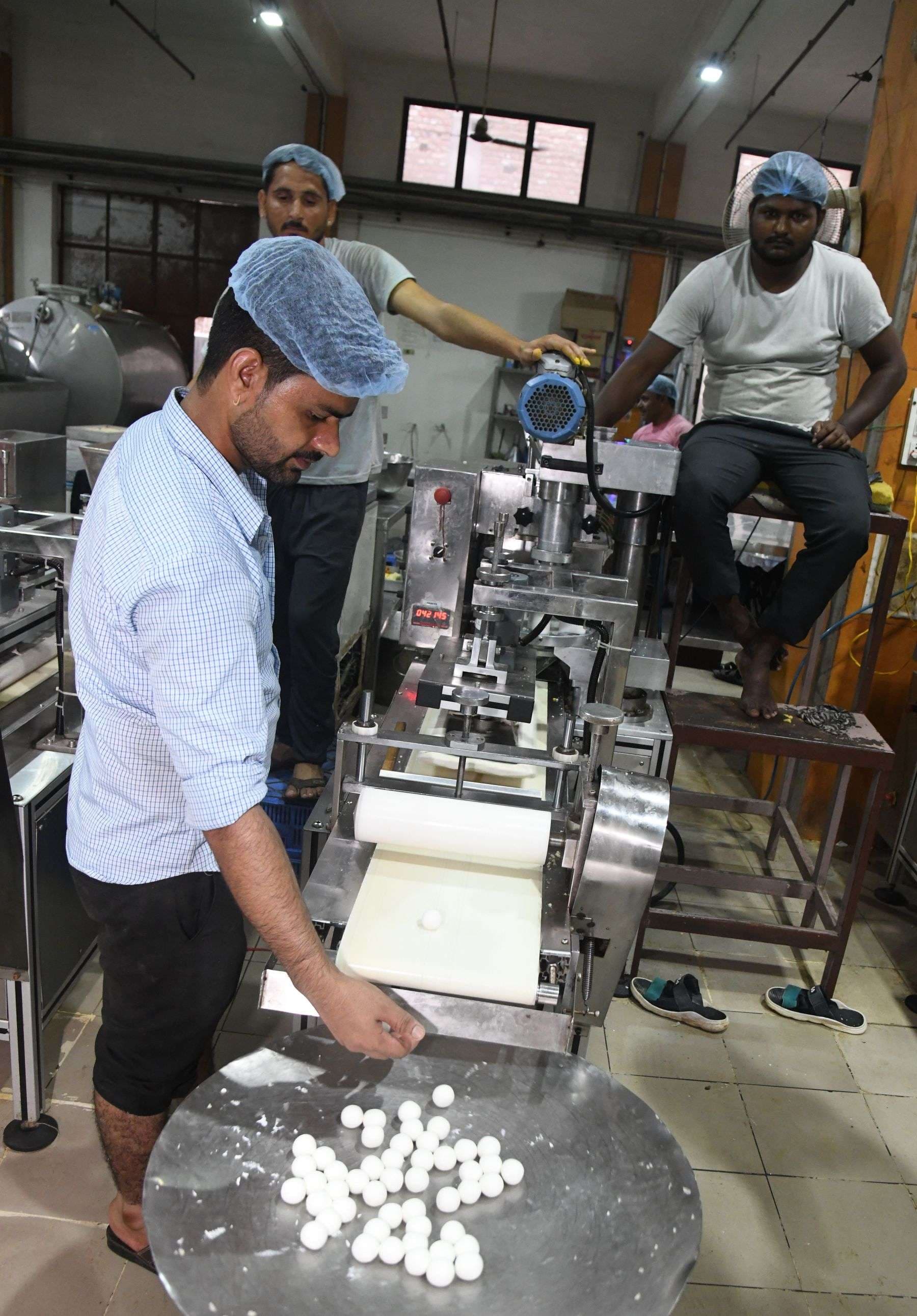 Rasgulla from Bengal created a stir in Bikaner