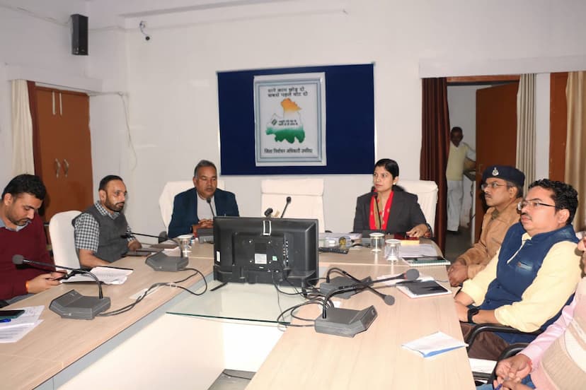 Collector gave important instructions to departmental officers in the deadline meeting