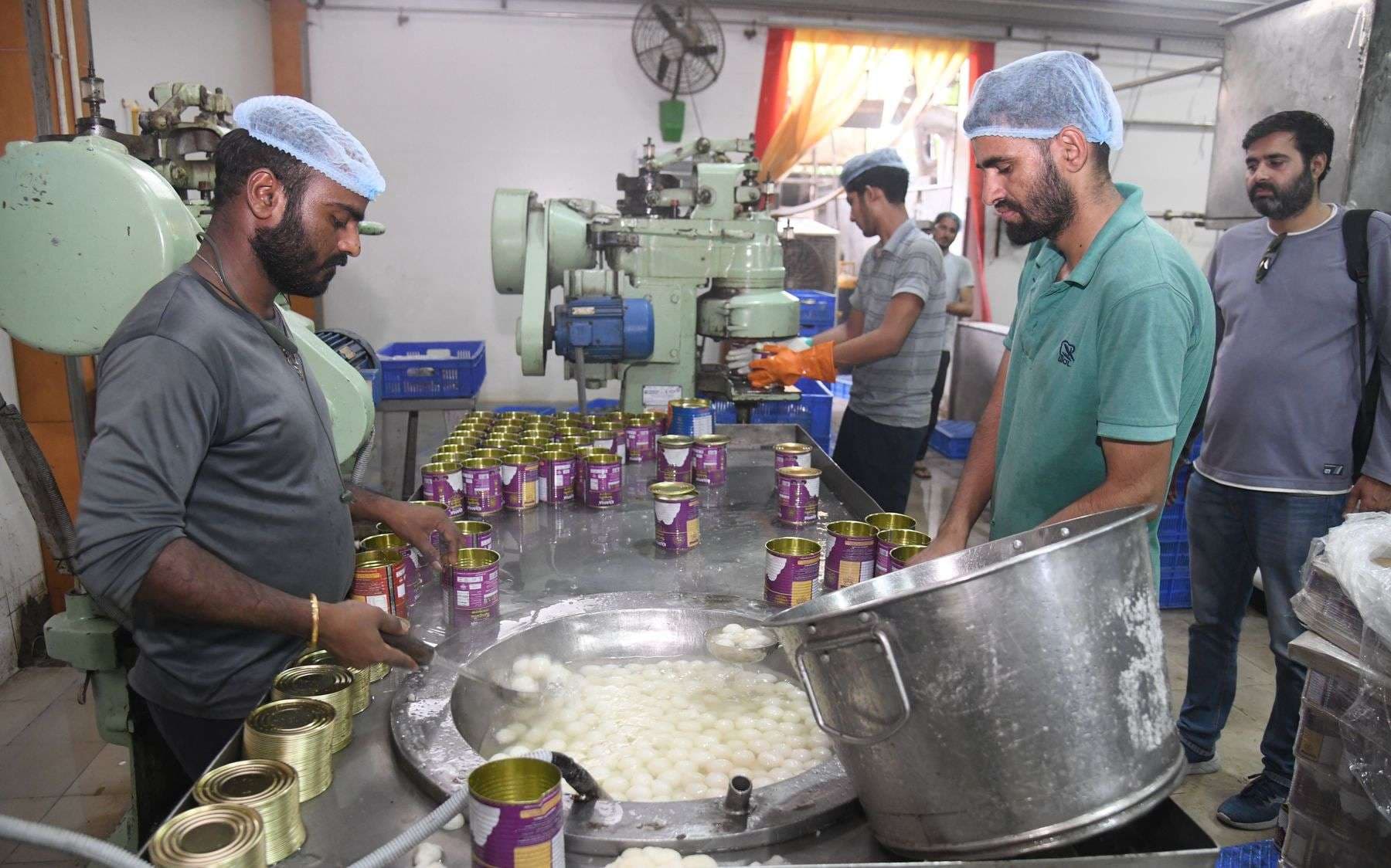 Rasgulla from Bengal created a stir in Bikaner