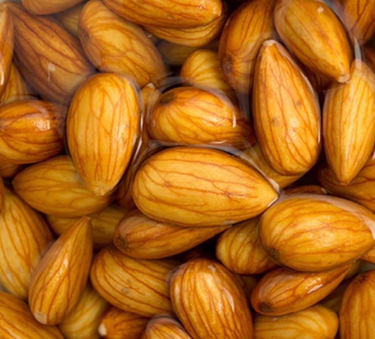 soaked-almonds-for-heart