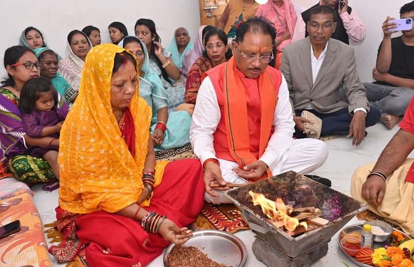 Oath Taking Ceremony in Chhattisgarh: CM साय ने किया शपथ ग्रहण से पहले पत्नी के साथ नवग्रह पूजन...