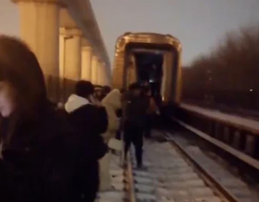 clashes_between_trains_in_beijing.jpg