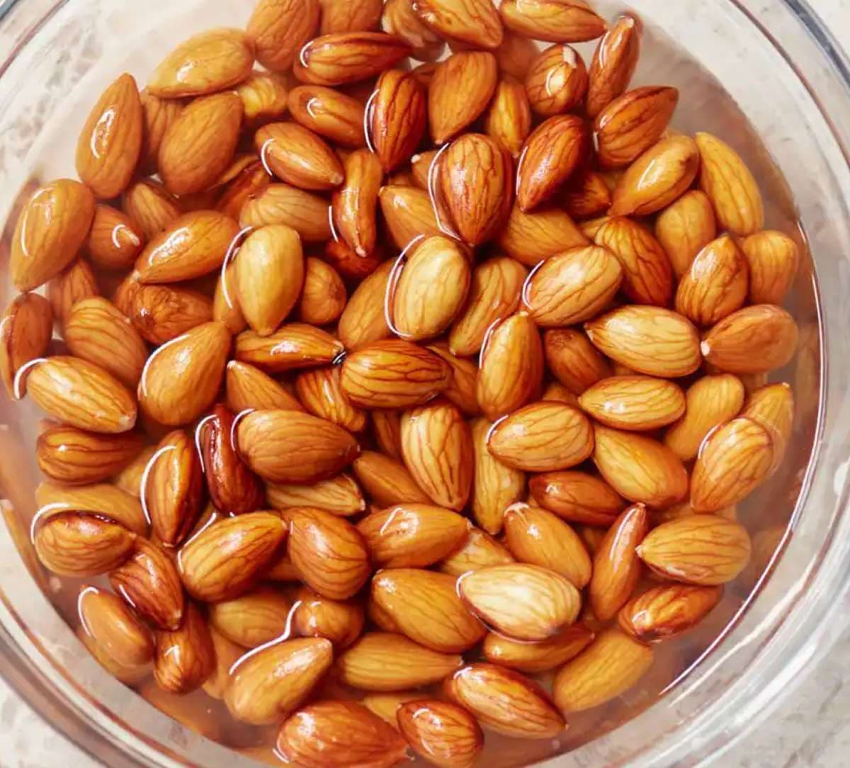 eat-soaked-almonds-benefita.jpg