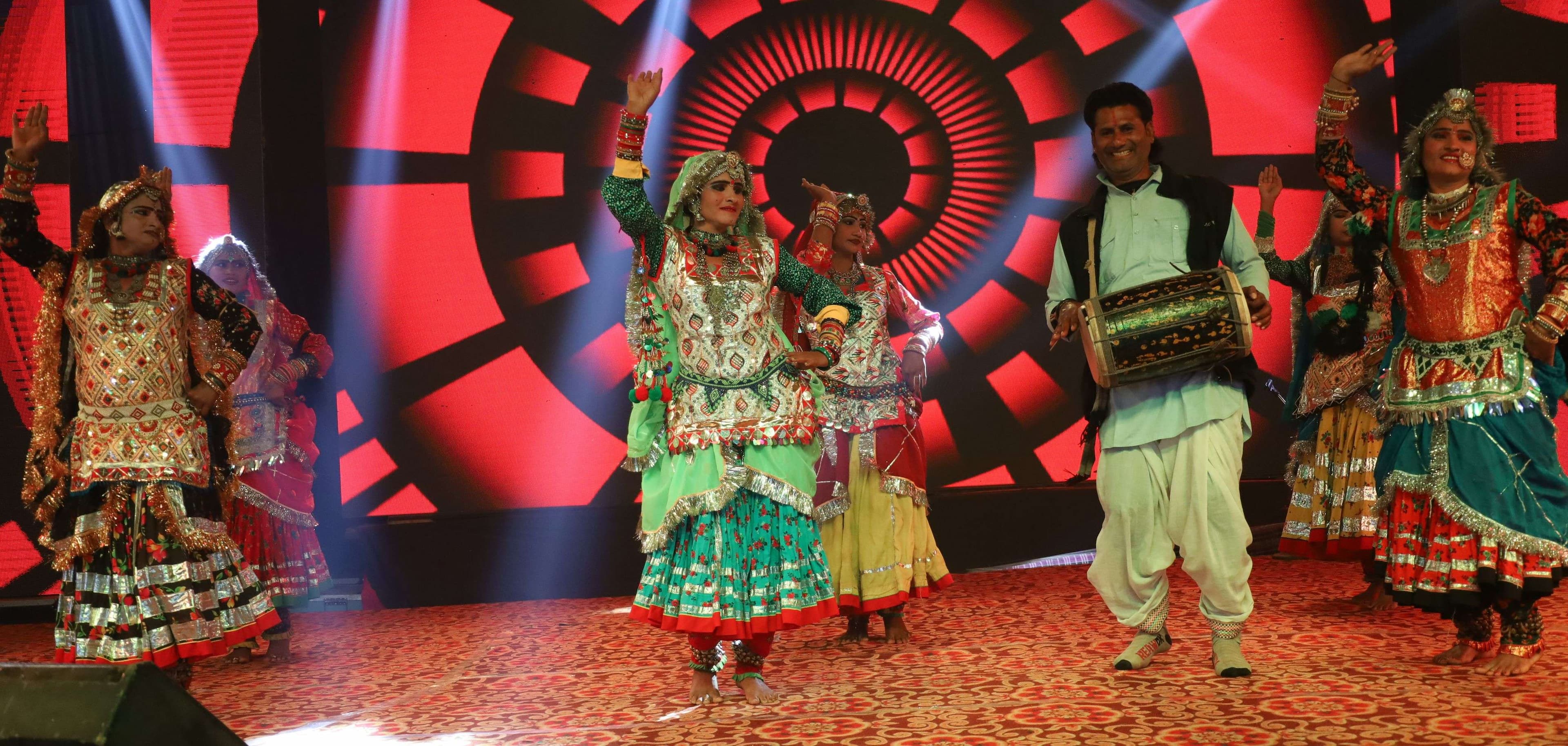 In the Sharad Mahotsav, folk artists performed Chakri dance... see photos