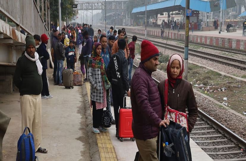 Fog put a brake on the speed of trains, the wait was heavy for passengers