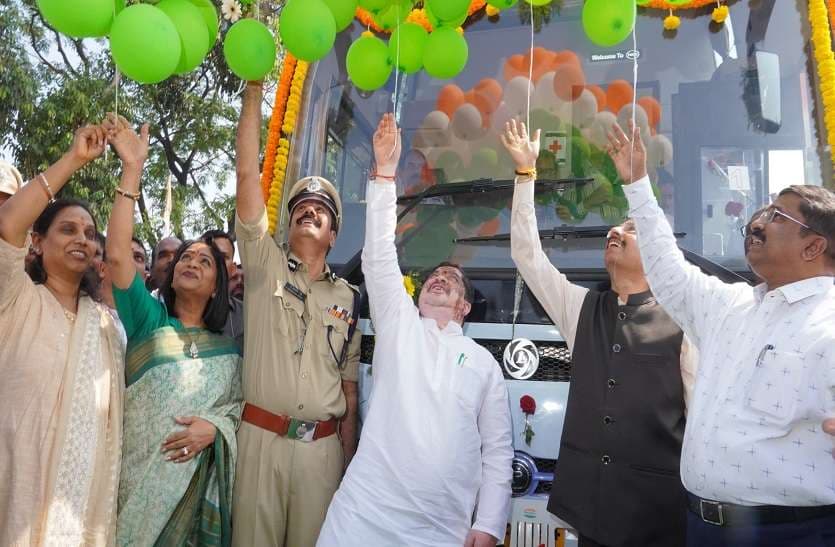 उन्होंने आरटीसी बस अड्डों पर महिलाओं की सुरक्षा बढ़ाने और कानून एवं व्यवस्था बनाए रखने के उपायों का वादा किया। पोन्नम ने आगामी पहलों के साथ आरटीसी के घाटे को खत्म करने की योजना की घोषणा की जिसमें सीएम रेवंत रेड्डी द्वारा 1000 इलेक्ट्रिक बसों की शुरुआत भी शामिल है।