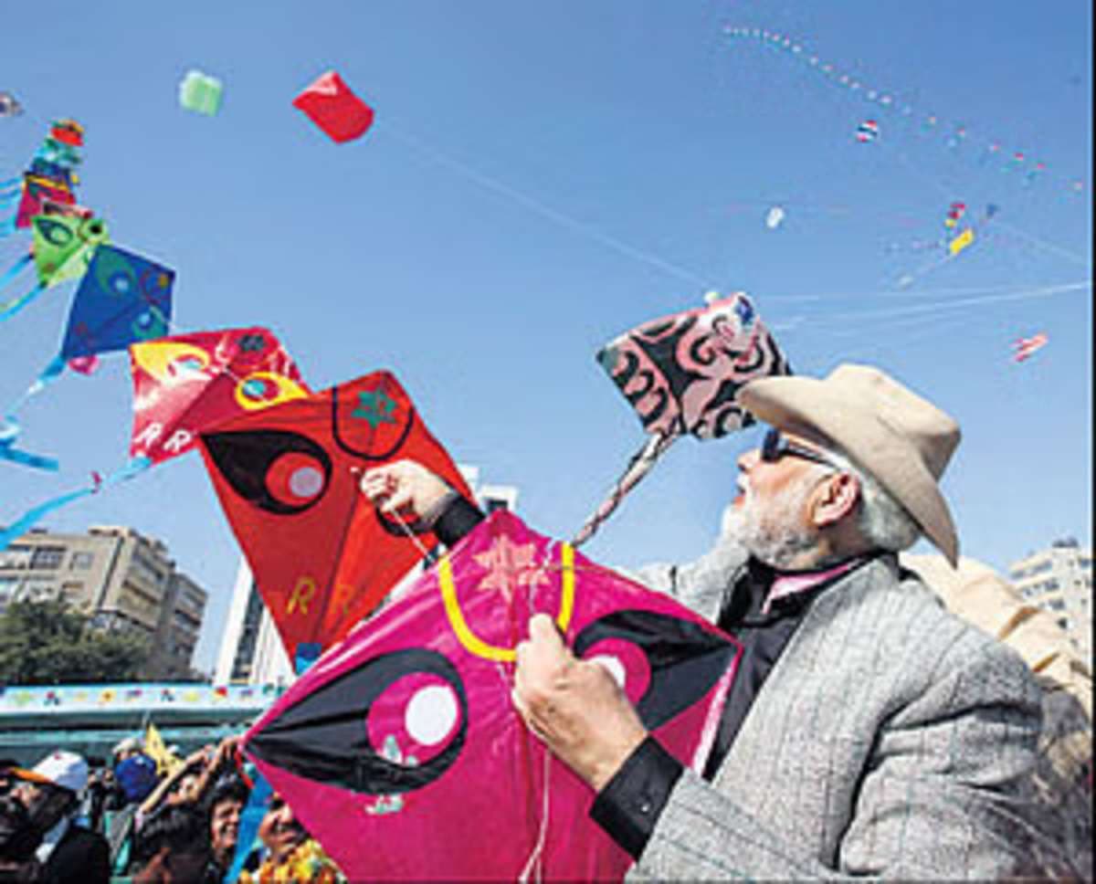 pm_narendra_modi_flying_kite___.jpg