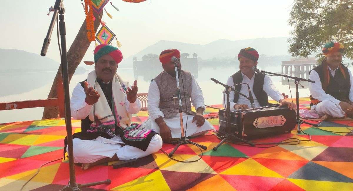 jal_mahal_kite_festival_1.jpg