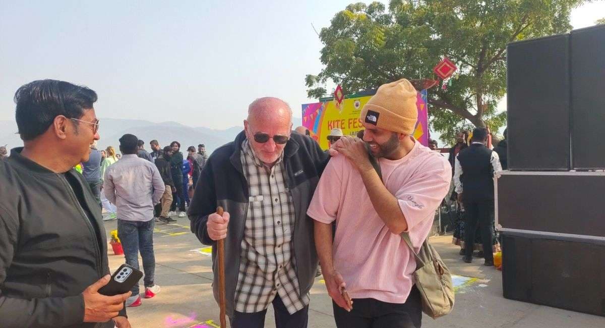 jal_mahal_kite_festival_10.jpg