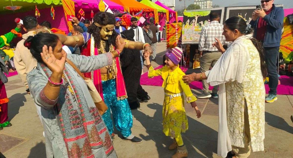 jal_mahal_kite_festival_9.jpg